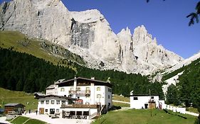 Hotel Rifugio Gardeccia Huette